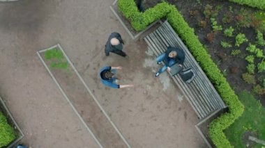 Hırsızlar vurmak ve koşmak saldırı drone shot