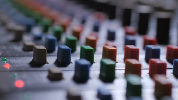 Boutons de console de mixage audio et interrupteurs de canal — Video