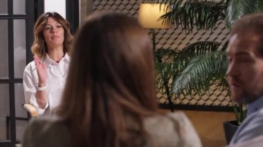 Psikolog evli çift in tartışmadurdurma