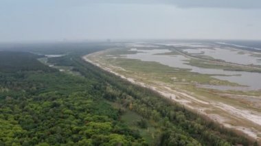Çernobil dışlama bölgesinde sulak drone görünümü