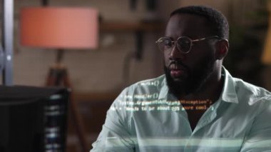 Çalışan yazılım geliştiricisine yansıyan veri kodu