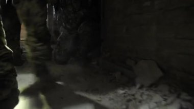 Askeri anti-terör operasyonunda savaşçılar