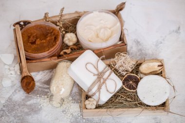 Ahşap arkaplanda spa kompozisyonu