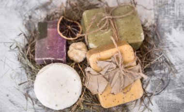 Spa kompozisyon bir ahşap arka plan, resort kavramı ve doğal kozmetik