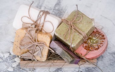 Spa kompozisyon bir ahşap arka plan, resort kavramı ve doğal kozmetik