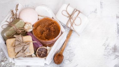 Ahşap arkaplanda spa kompozisyonu