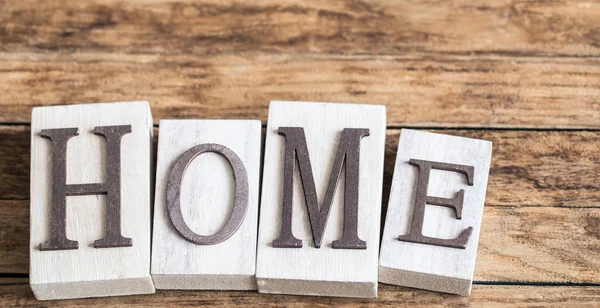 Schöne Buchstabenbeschriftung Hause Auf Holzgrund — Stockfoto