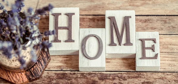 Hermosa Inscripción Letras Casa Sobre Fondo Madera — Foto de Stock