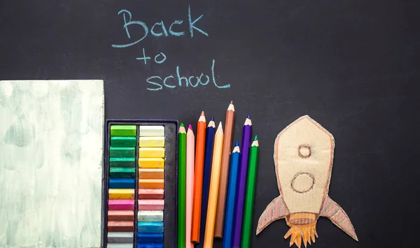Zpátky Školy Školní Potřeby Černém Pozadí Pojetí Vzdělávání Školního Života — Stock fotografie