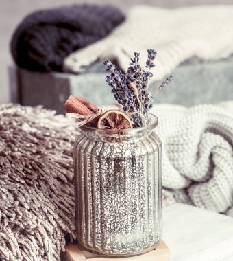 Evin iç tablo vazo dekor kompozisyon