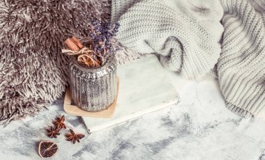 Evin iç tablo vazo dekor kompozisyon