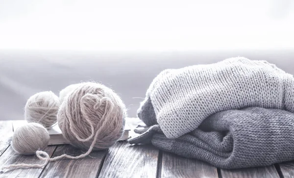 Heimliche Hobbys Kuschelige Strickpullover Mit Einem Knäuel Garn Wohnzimmer Auf — Stockfoto