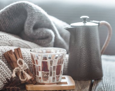 Natürmort ev dekor öğeleri, Çaydanlıklar ve bir bardak çay oturma odası iç, ev gibi konsept bir ahşap tablo