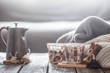 Natürmort ev dekor öğeleri, Çaydanlıklar ve bir bardak çay oturma odası iç, ev gibi konsept bir ahşap tablo
