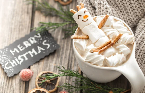 Conceito Cacau Natal Com Marshmallows Fundo Madeira Uma Atmosfera Festiva — Fotografia de Stock