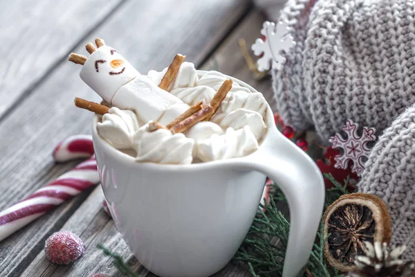 Conceito Cacau Natal Com Marshmallows Fundo Madeira Uma Atmosfera Festiva — Fotografia de Stock