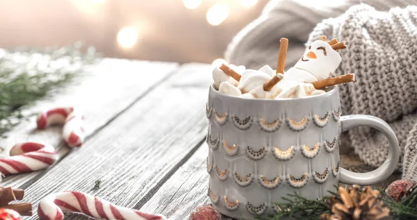 Conceito Cacau Natal Com Marshmallows Fundo Madeira Uma Atmosfera Festiva — Fotografia de Stock