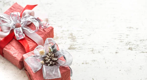 Όμορφο Γιορτινό Δώρο Κουτιά Φιόγκο Ανοιχτόχρωμο Φόντο Ξύλινη — Φωτογραφία Αρχείου