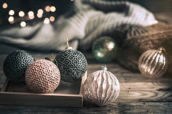 Kerstmis Nieuwjaar Feestelijke Achtergrond Vintage Speelgoed Kerstboom Een Houten Achtergrond — Stockfoto