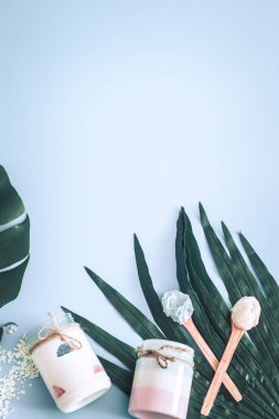 Spa öğeleri renkli bir arka plan üzerinde bileşimi