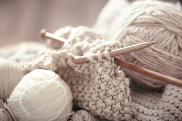 El concepto macro de tejer lana y agujas — Foto de Stock