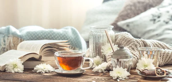 Still life details of home interior on a wooden table with a Cup of tea — Stock Photo, Image