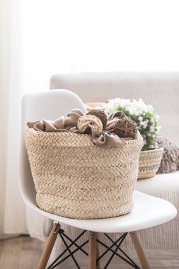 Bir sandalyede oturma odasında Ev rahat dekor