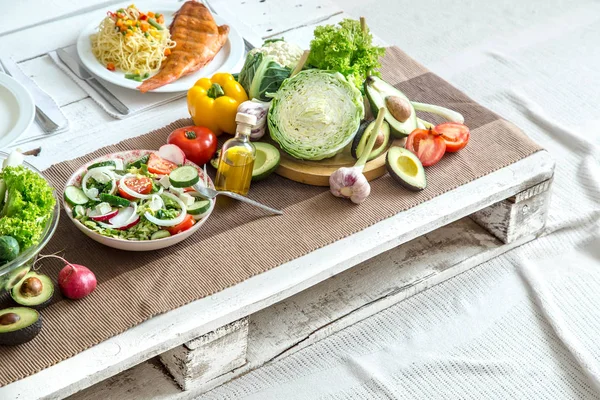 Cibo biologico sano sul tavolo da pranzo — Foto Stock