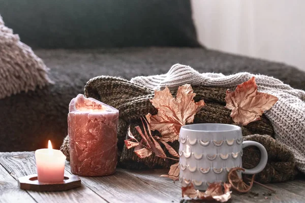 Accogliente colazione autunnale mattutina a letto scena still life. Cottura a vapore — Foto Stock