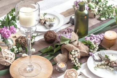 Tatil için güzel zarif dekore edilmiş masa - düğün veya val