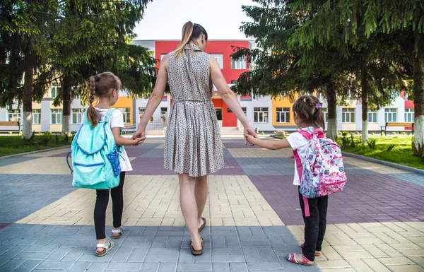 De volta ao conceito de educação escolar com garotas, garanhão elementar — Fotografia de Stock