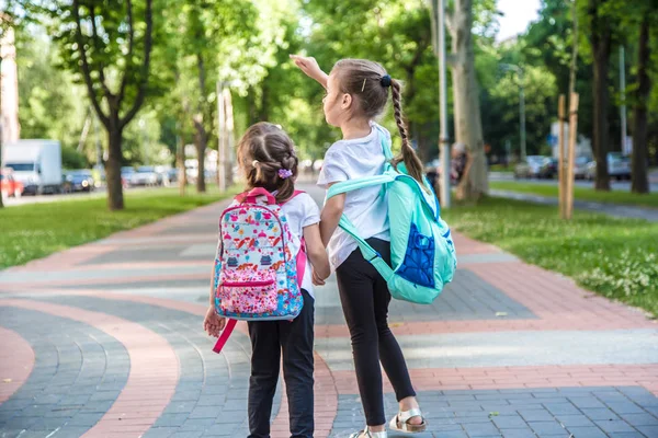 De volta ao conceito de educação escolar com garotas, garanhão elementar — Fotografia de Stock