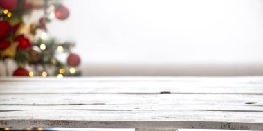 Fe üzerinde boş ahşap masa üstü ile Noel tatil arka plan