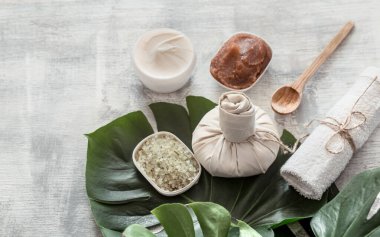 Vücut bakımı için Wellness öğeleri ile Spa kompozisyon.