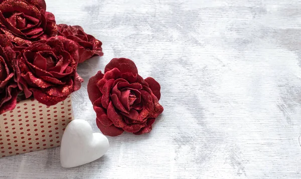 Fundo Festivo Com Coração Caixa Presente Flores Dia São Valentim — Fotografia de Stock