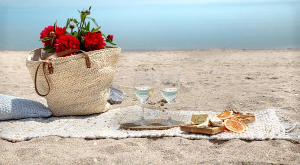 Letni Piękny Romantyczny Piknik Nad Morzem Koncepcja Urlopu — Zdjęcie stockowe