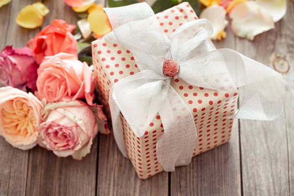 Gift box and fresh roses for Valentine's Day or women's day. Holiday concept