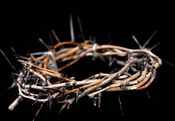 Coroa Espinhos Está Sobre Fundo Preto Isolado Conceito Semana Santa — Fotografia de Stock