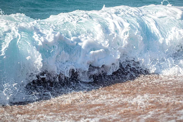 Прекрасные Бушующие Моря Морской Пеной Волнами Фон Бирюзовых Волн — стоковое фото