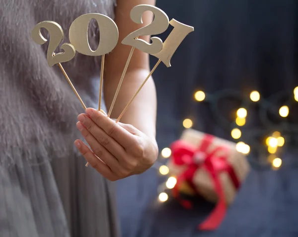 2021 Nový Rok Detailní Záběr Dřevěného Čísla Slavnostním Pozadí Věncem — Stock fotografie