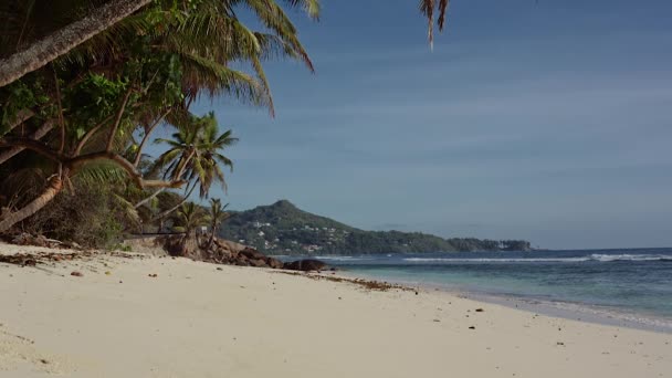 Paradiesstrand auf den Seychellen — Stockvideo