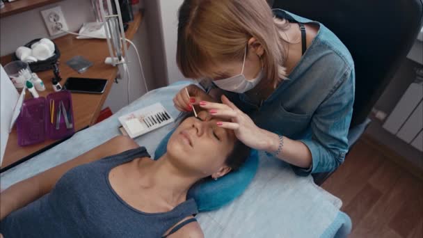 Frauenauge Mit Langen Wimpern Wimpernverlängerung — Stockvideo