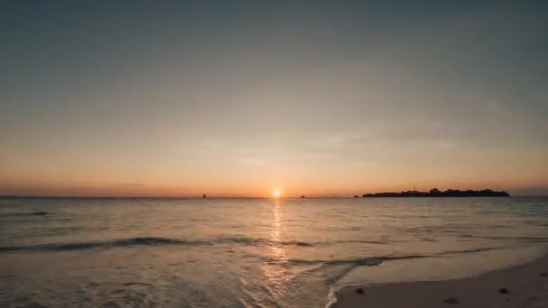 Vackra Timelapse solnedgång i Maldiverna. — Stockvideo