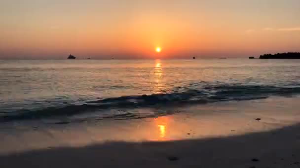 モルディブの美しいタイムラプスの夕日. — ストック動画