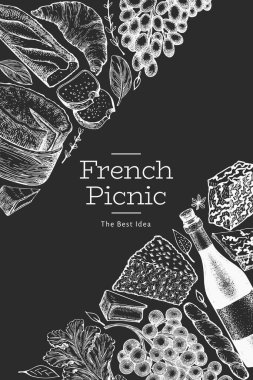 Fransız yemek tasarım şablonu. Tebeşir tahtasında el çizimi vektör piknik resimleri. İşlenmiş stil farklı aperatif ve şarap afişi. Antika gıda arka planı.