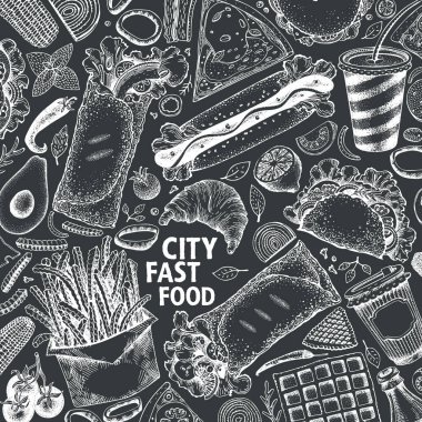 El yapımı sokak yemeği afişi. Tebeşir tahtasında fast food çizimleri var. Retro abur cubur geçmişi
