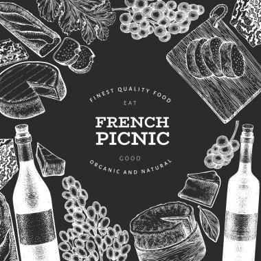 Fransız yemek tasarım şablonu. Tebeşir tahtasında el çizimi vektör piknik resimleri. İşlenmiş stil farklı aperatif ve şarap afişi. Retro gıda arka planı.