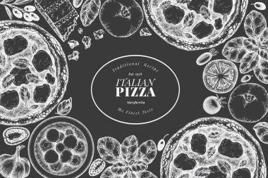 El Çekimi Vector Pizza Çizimi. Yapay zeka üretilmedi. Retro Margarita Pizza Tebeşir Tasarım Şablonu. Eski İtalyan Yemekleri Geçmişi