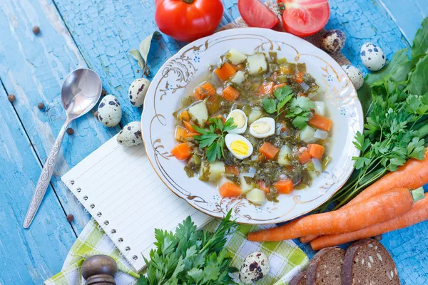 Piatto Con Zuppa Acetosa Pane Verdure Diverse Vista Dall Alto — Foto Stock