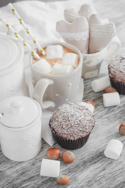 Teekanne Cupcakes Und Verschiedene Dekorationen Weicher Hintergrund — Stockfoto